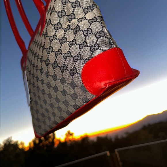 Gucci: Jacquard Monogram GG Red Leather Trimmed Tote Bag - Picture 12 of 17